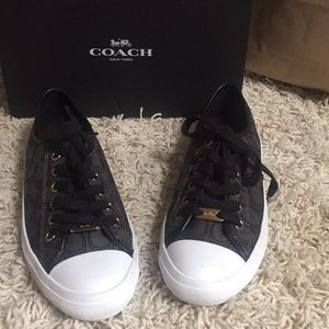Coach Women’s Sneakers Sz 8.5 🥰
